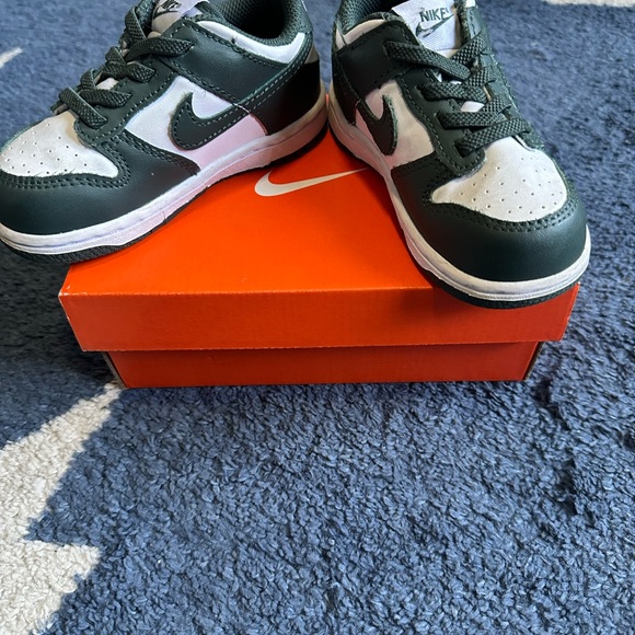 Nike Toddler Green and White Dunk Low - Picture 5 of 8